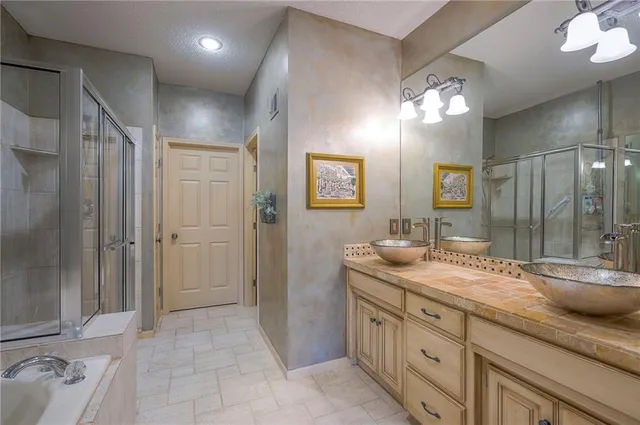 $435,000 | 6403 West 144th Street, Overland Park, KS 66223