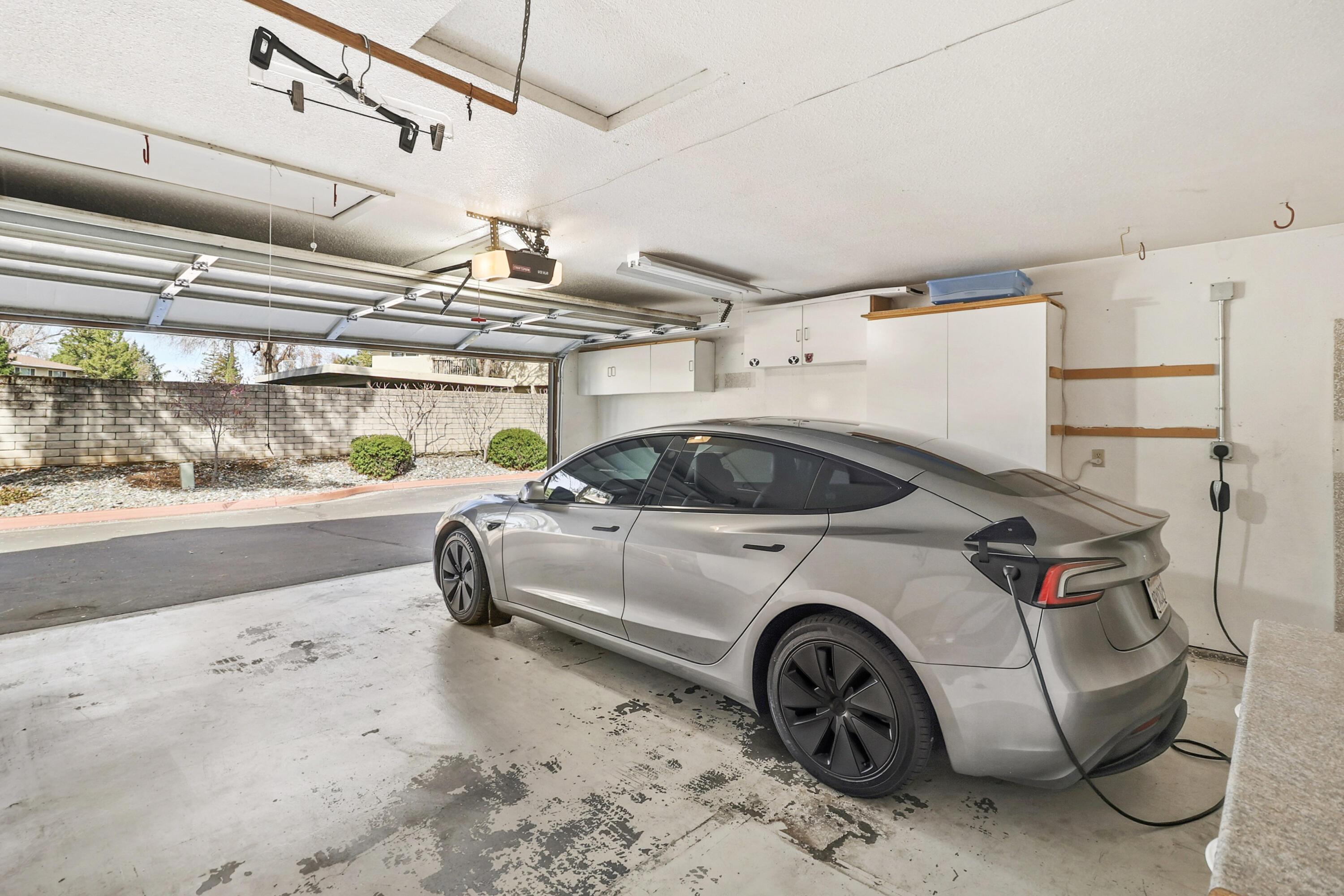 200 Ridgetop Drive, Unit 31 Redding, CA 96003 - Photo 30 of 34 Garage