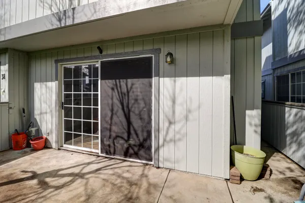 $275,000 | 200 Ridgetop Drive, Unit 31, Redding, CA 96003