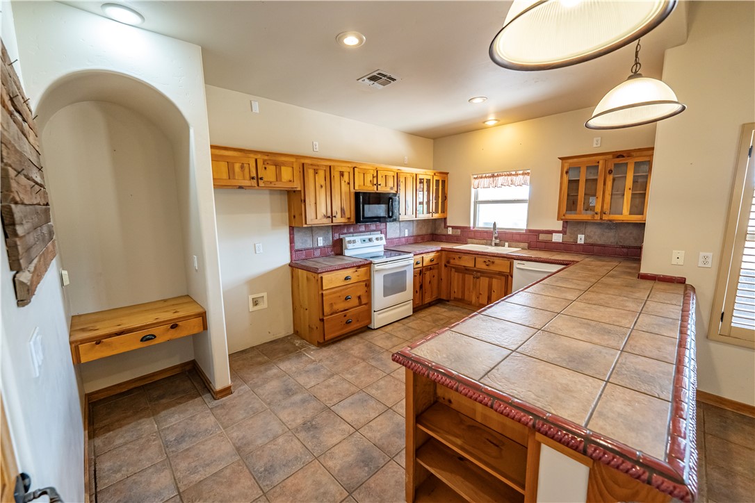 2198 East Valley View Road Kingman, AZ 86409 - Photo 11 of 55 Kitchen