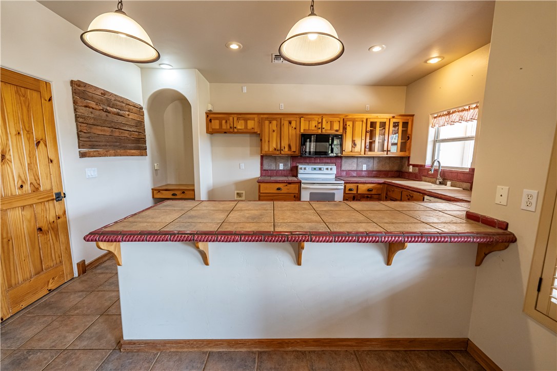 2198 East Valley View Road Kingman, AZ 86409 - Photo 12 of 55 Kitchen