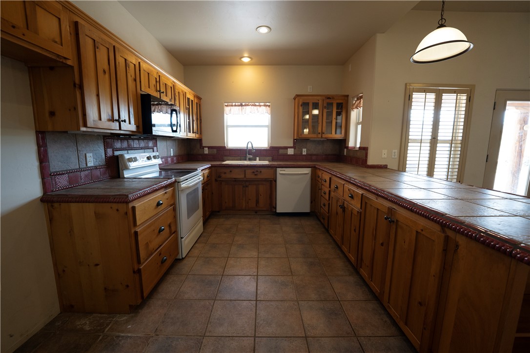 2198 East Valley View Road Kingman, AZ 86409 - Photo 13 of 55 Kitchen