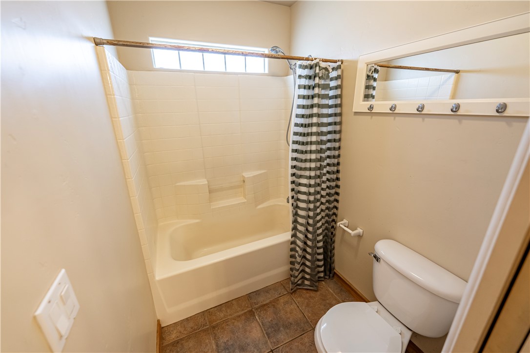 2198 East Valley View Road Kingman, AZ 86409 - Photo 19 of 55 Bathroom