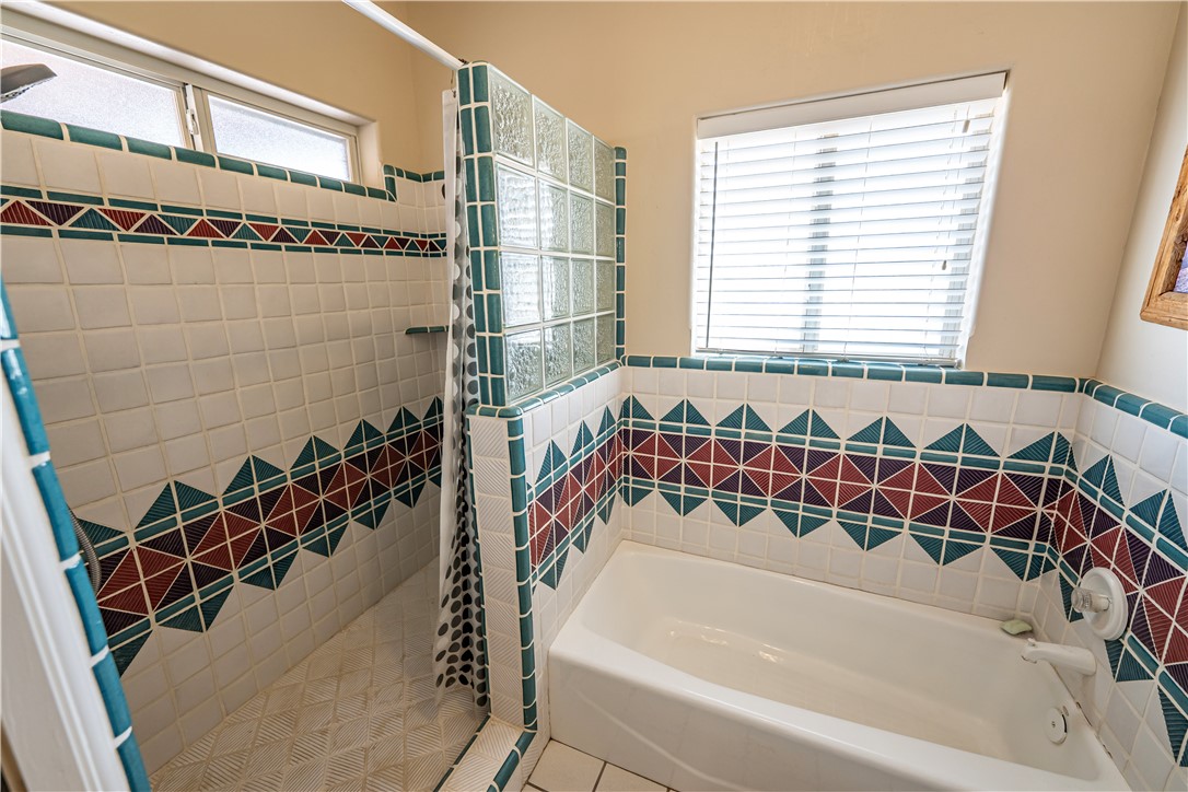2198 East Valley View Road Kingman, AZ 86409 - Photo 27 of 55 Bathroom