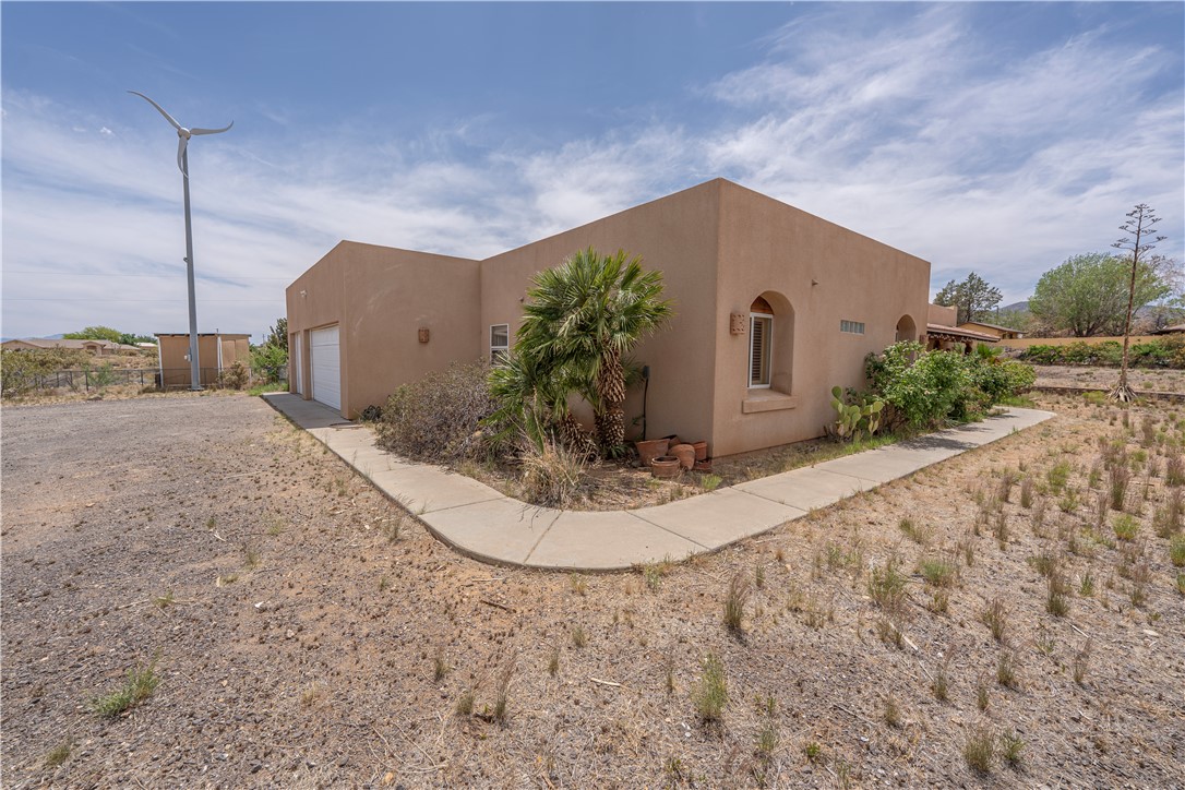 2198 East Valley View Road Kingman, AZ 86409 - Photo 36 of 55 Side of Structure