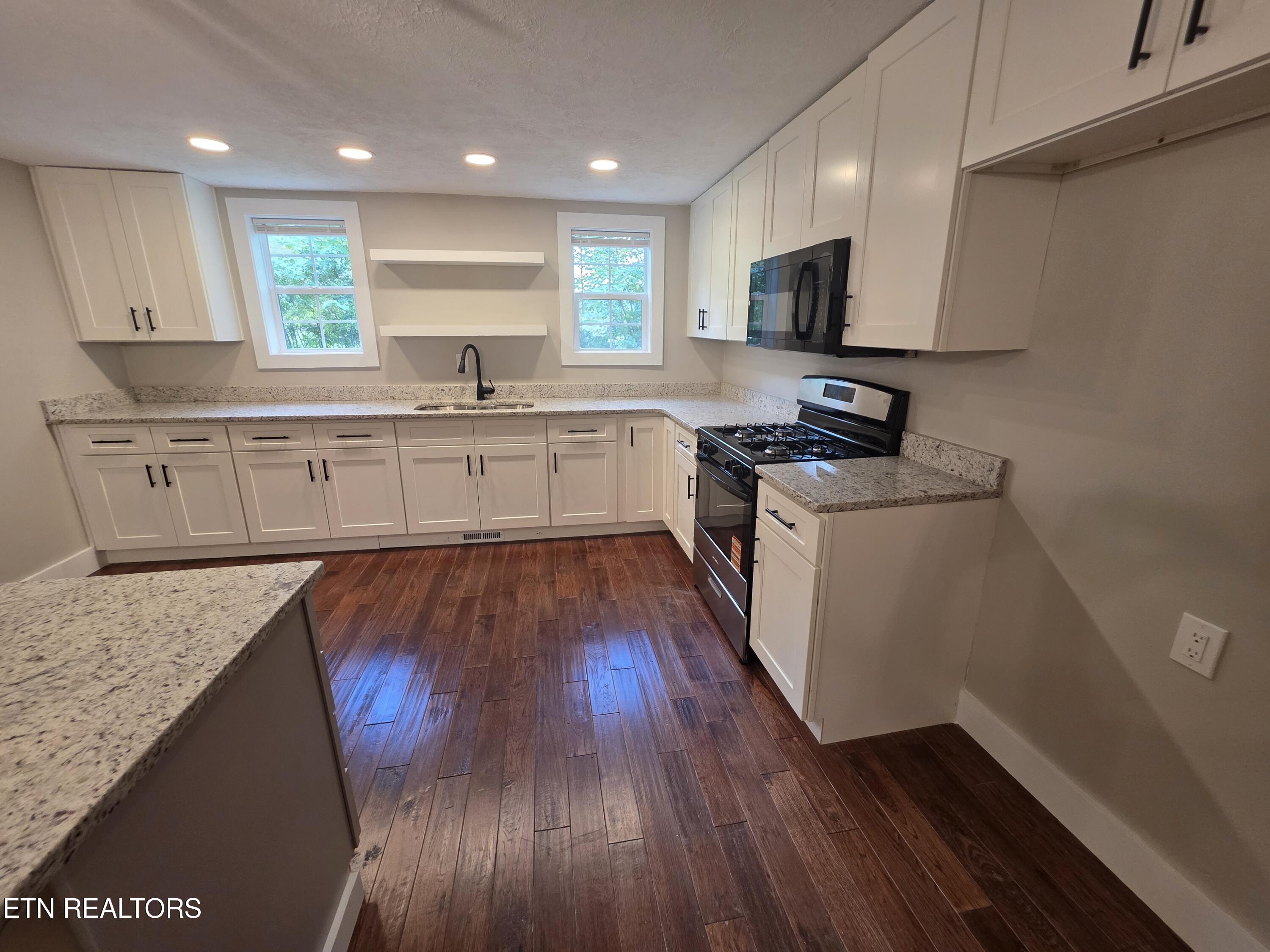 671 Hen Valley Road Oliver Springs, TN 37840 - Photo 11 of 40 1000005468