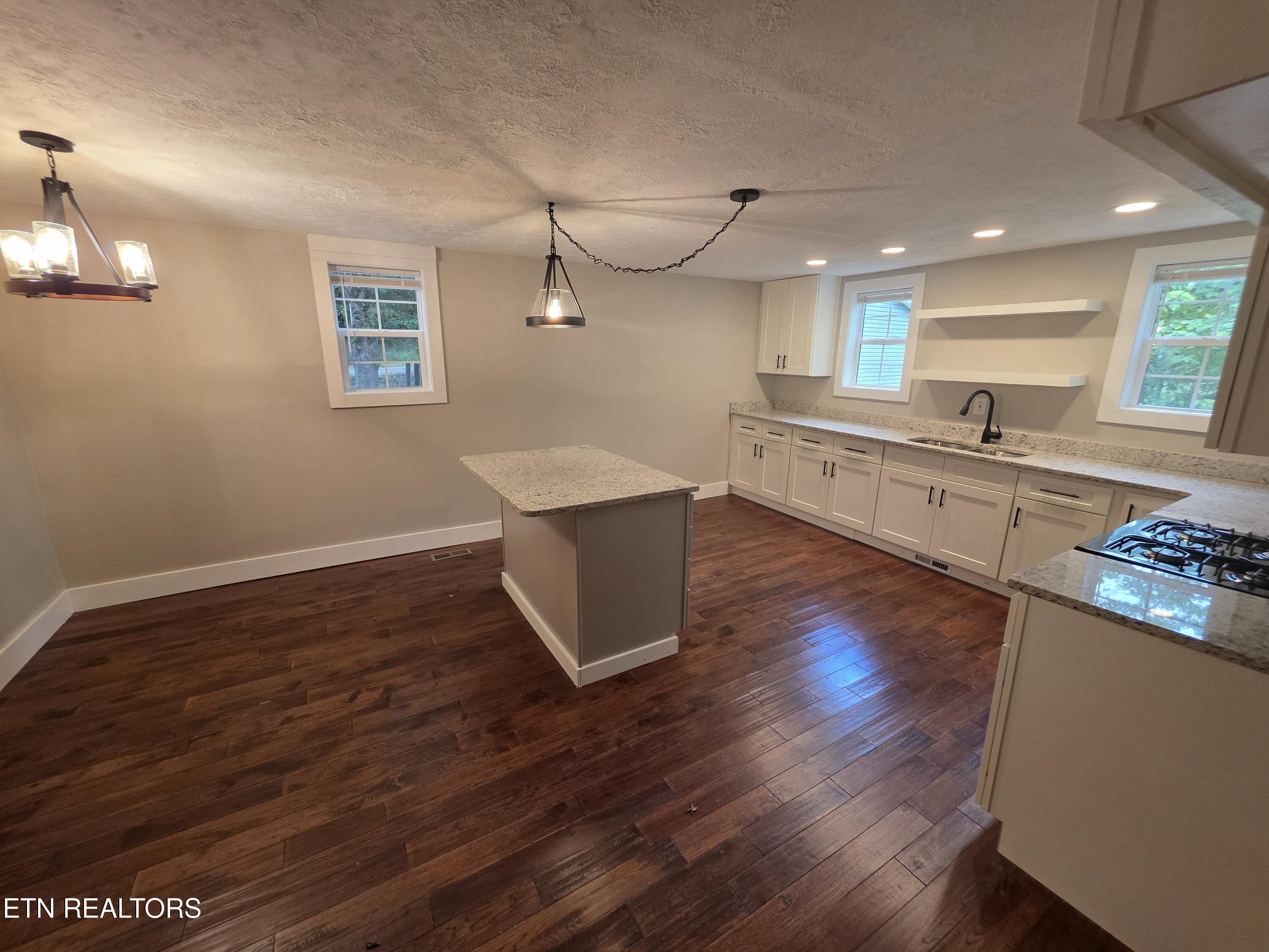 671 Hen Valley Road Oliver Springs, TN 37840 - Photo 12 of 40 1000005467