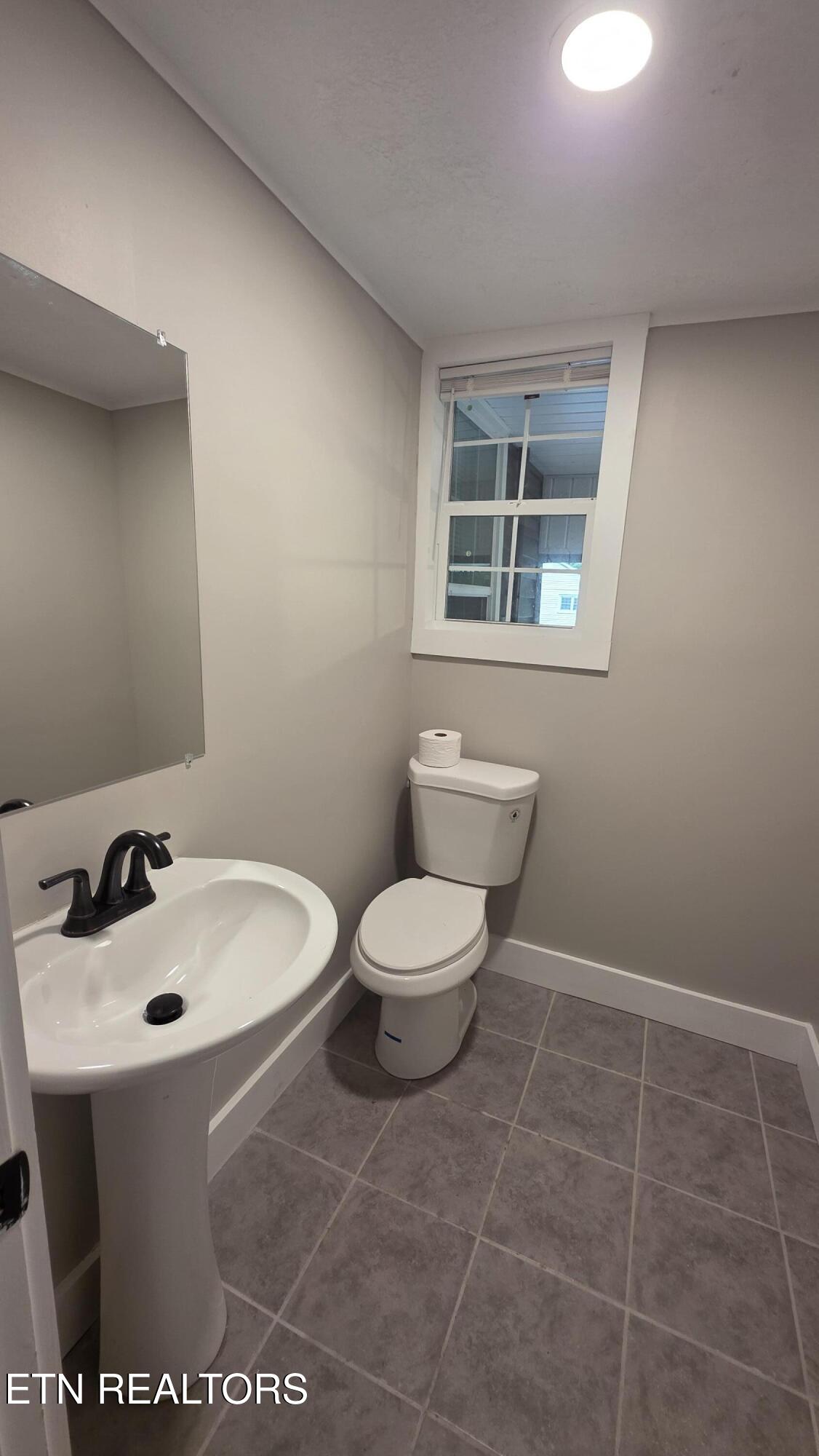 671 Hen Valley Road Oliver Springs, TN 37840 - Photo 16 of 40 1000006271