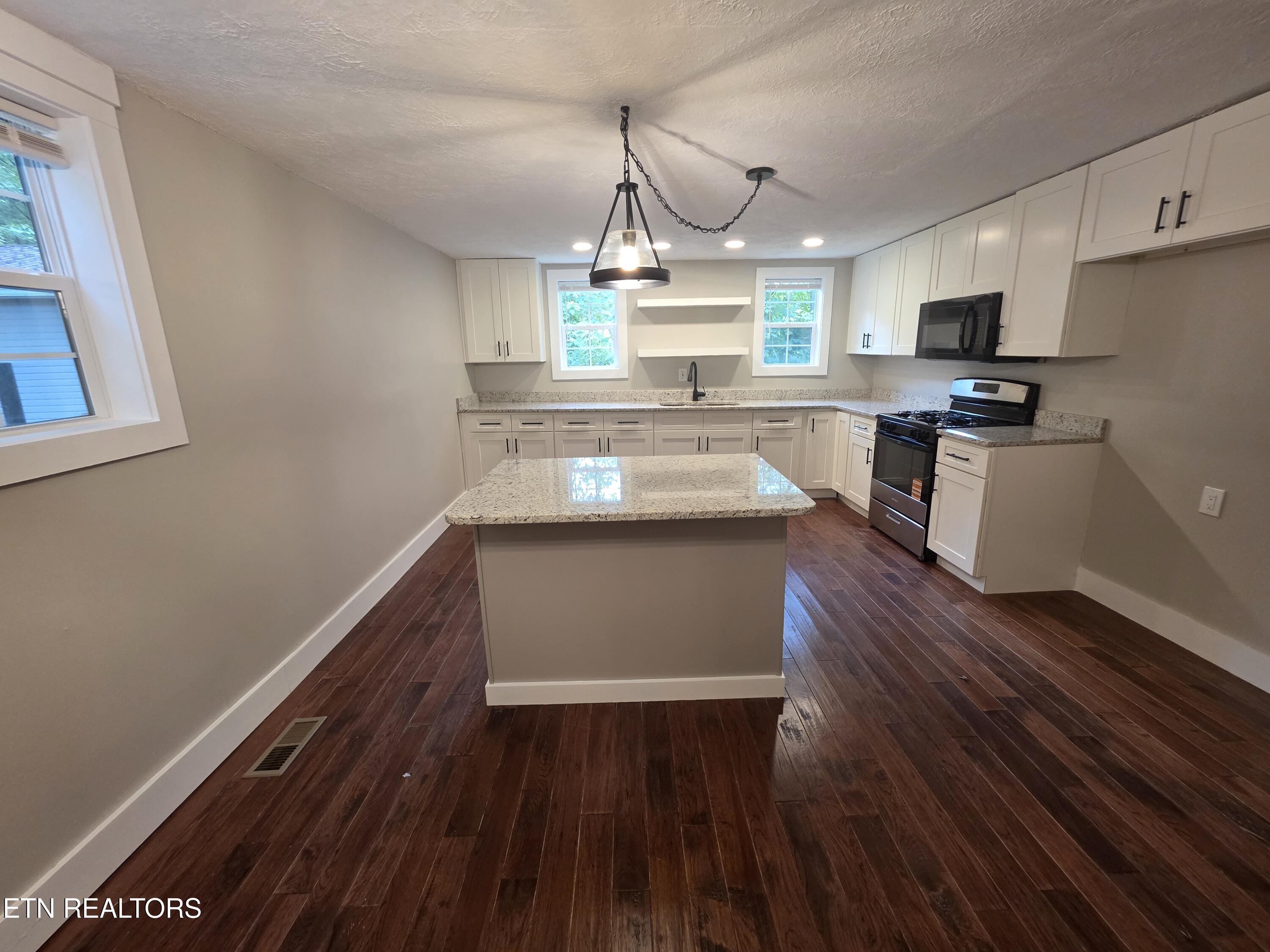 671 Hen Valley Road Oliver Springs, TN 37840 - Photo 17 of 40 1000005462