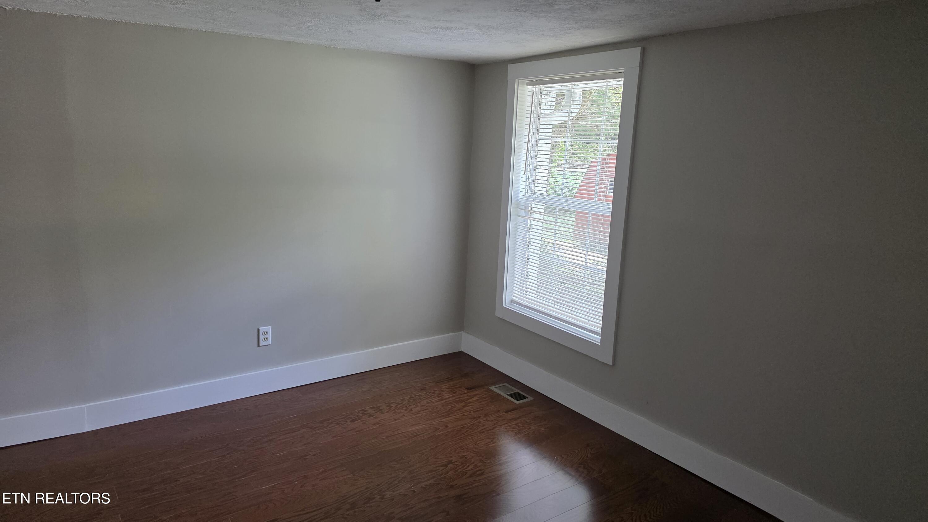 671 Hen Valley Road Oliver Springs, TN 37840 - Photo 17 of 40 1000006295