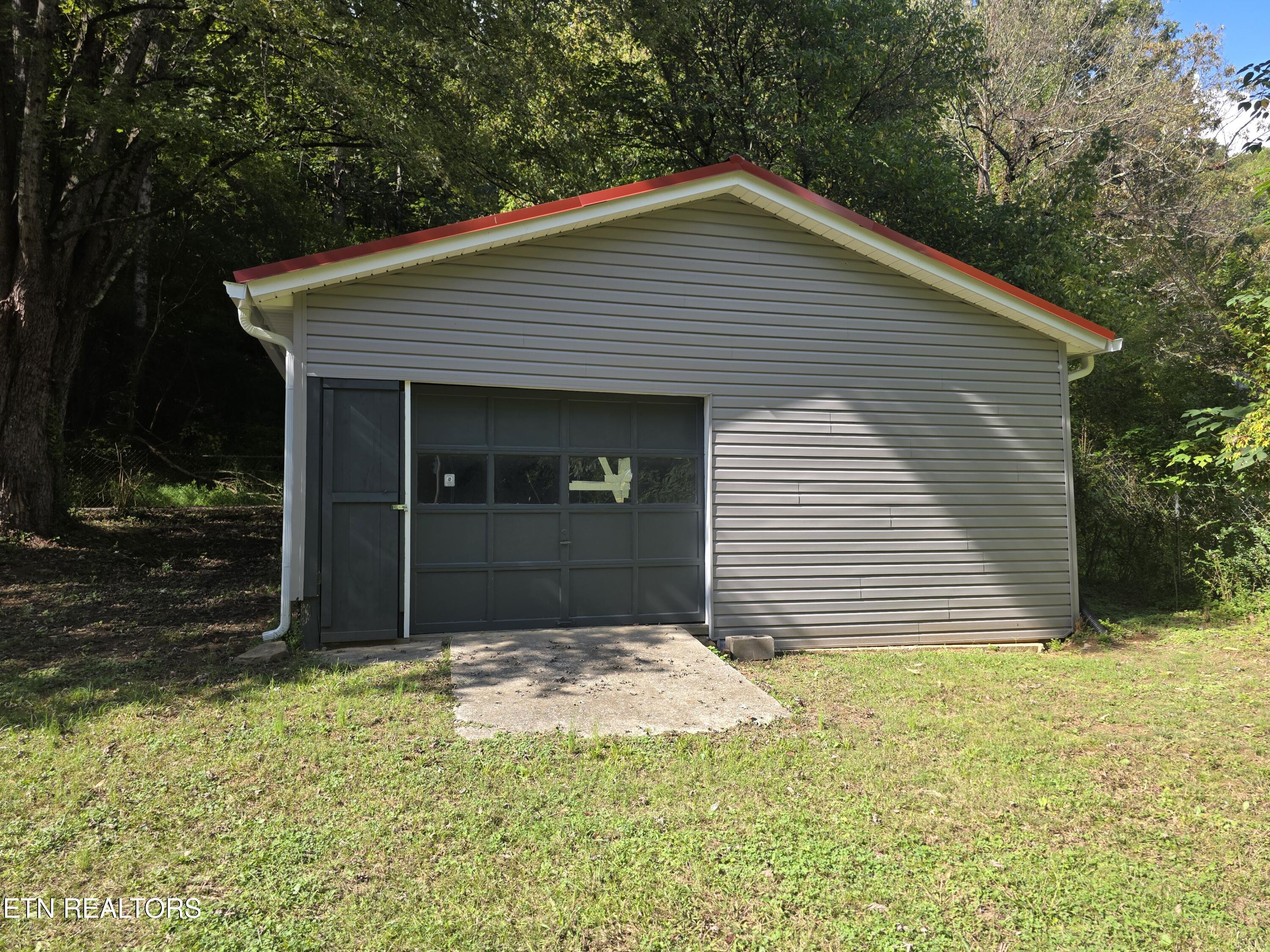 671 Hen Valley Road Oliver Springs, TN 37840 - Photo 35 of 40 1000005474