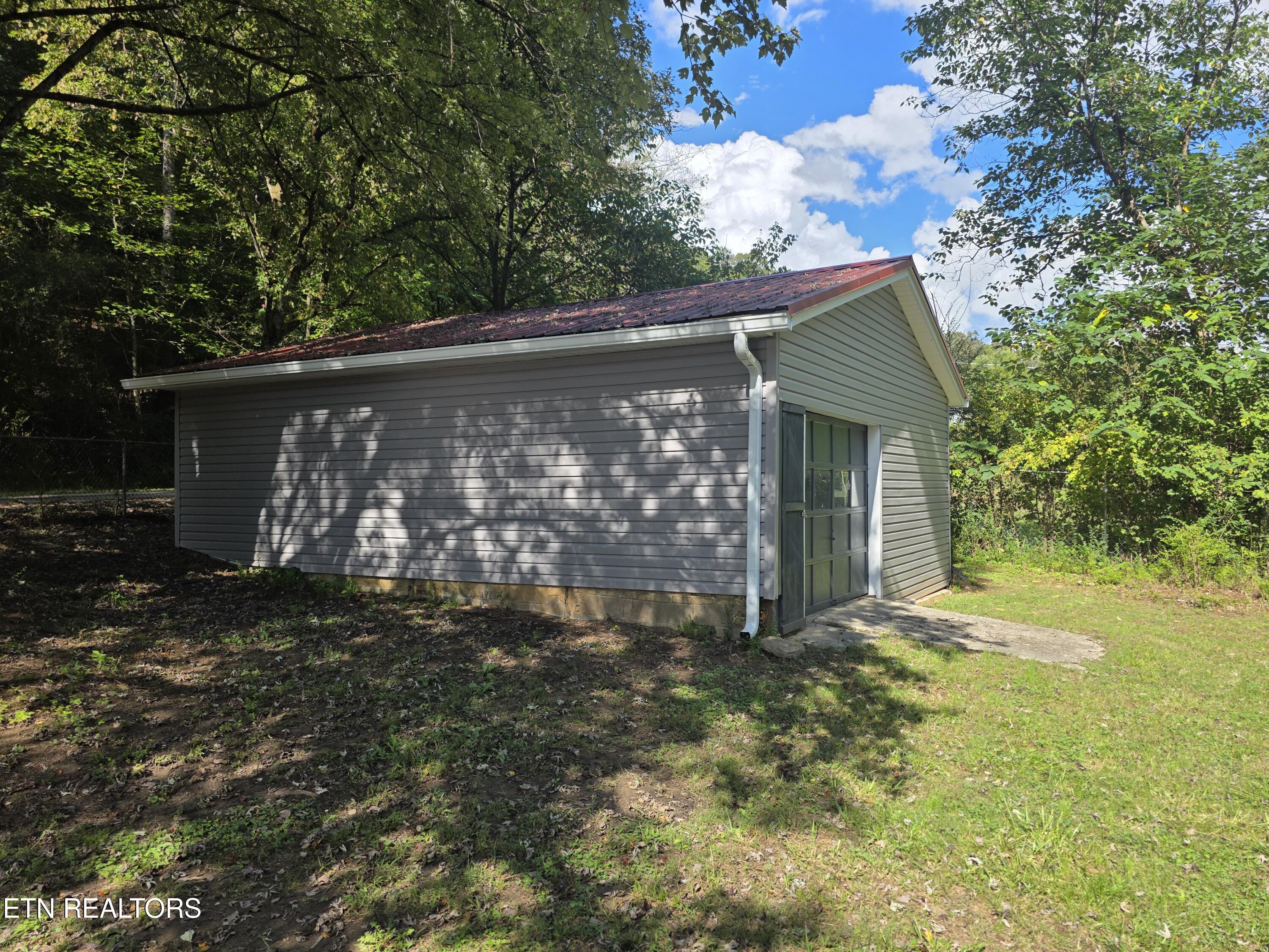 671 Hen Valley Road Oliver Springs, TN 37840 - Photo 36 of 40 1000005473