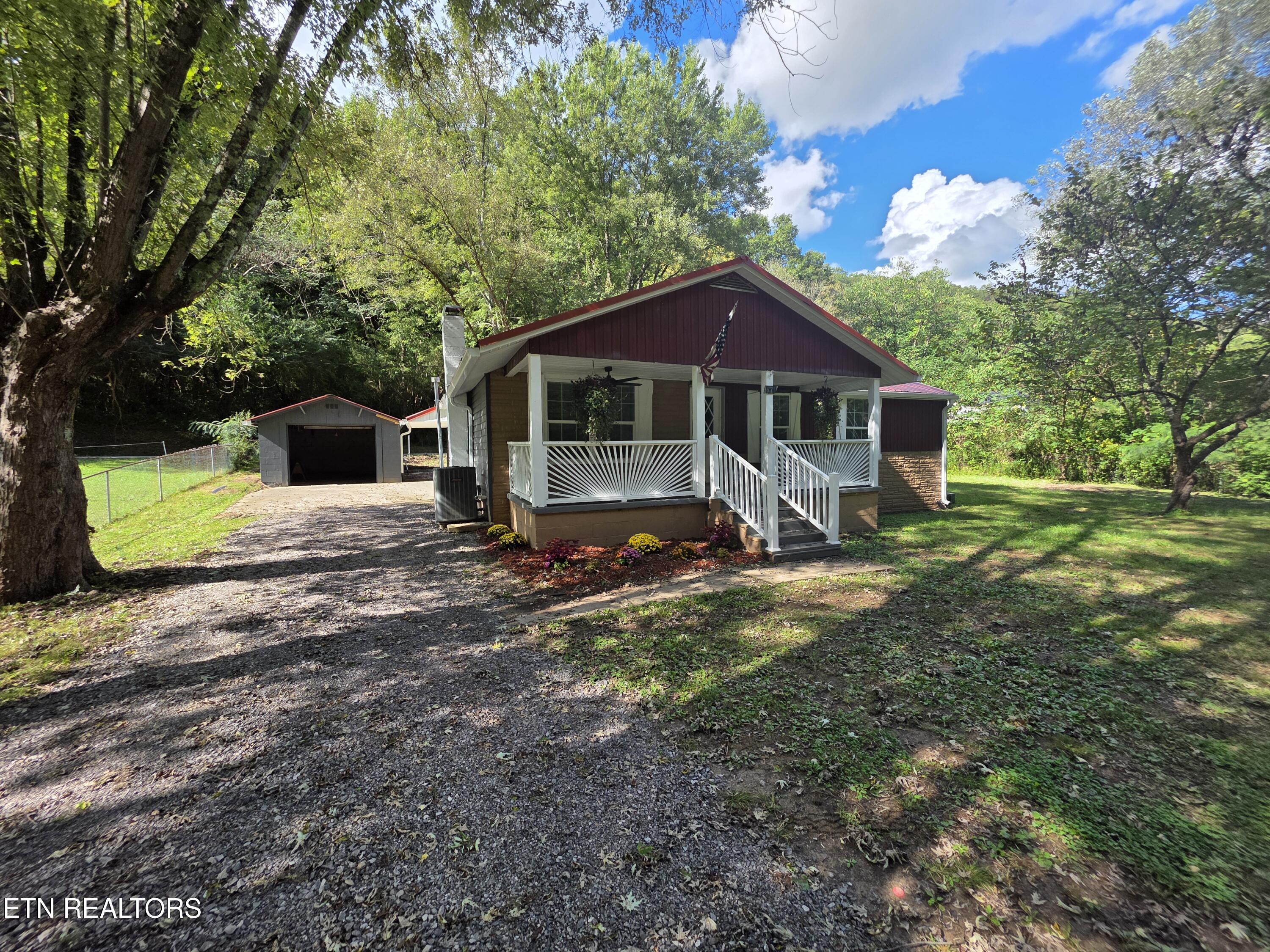671 Hen Valley Road Oliver Springs, TN 37840 - Photo 5 of 40 1000005477