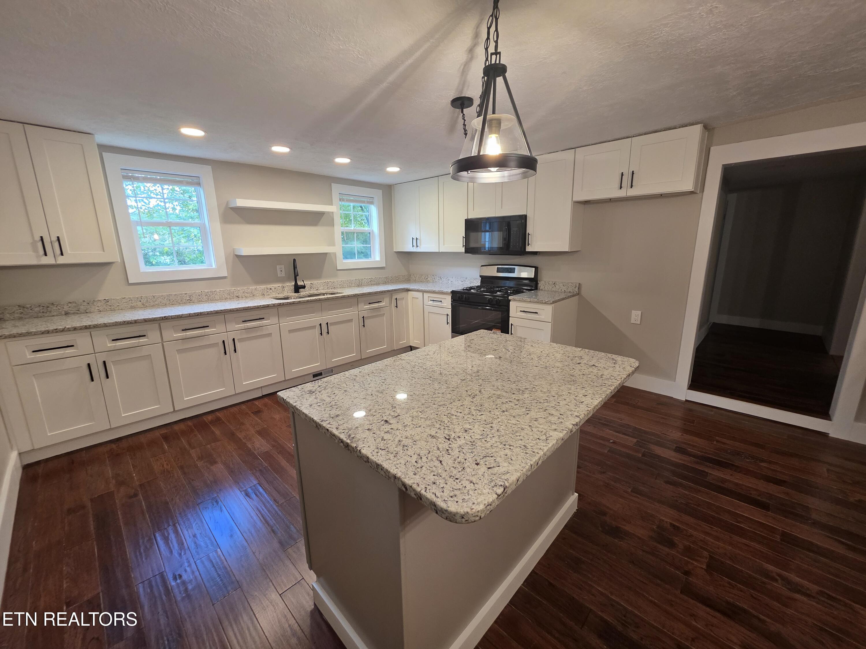 671 Hen Valley Road Oliver Springs, TN 37840 - Photo 8 of 40 1000005464