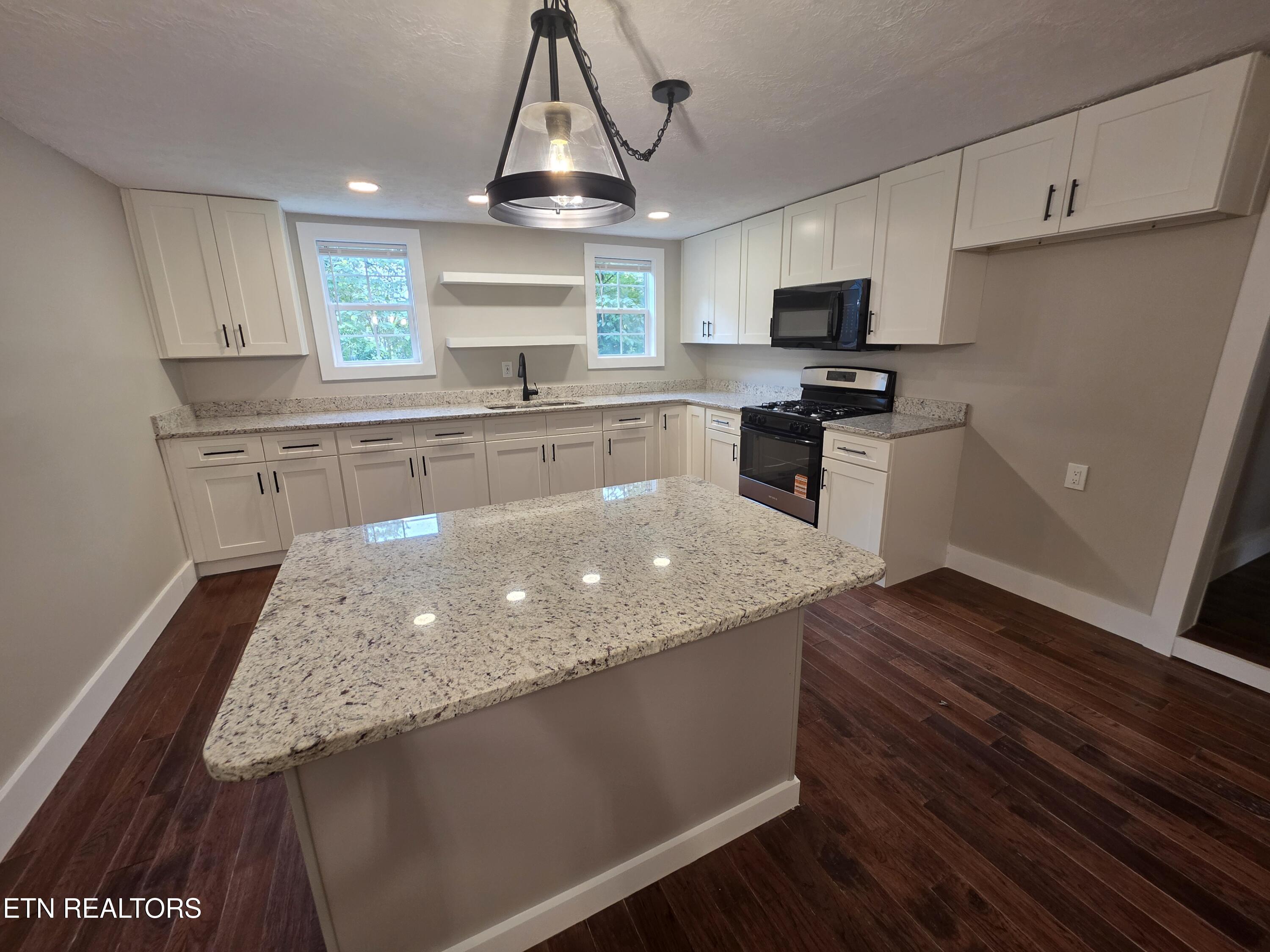 671 Hen Valley Road Oliver Springs, TN 37840 - Photo 9 of 40 1000005463