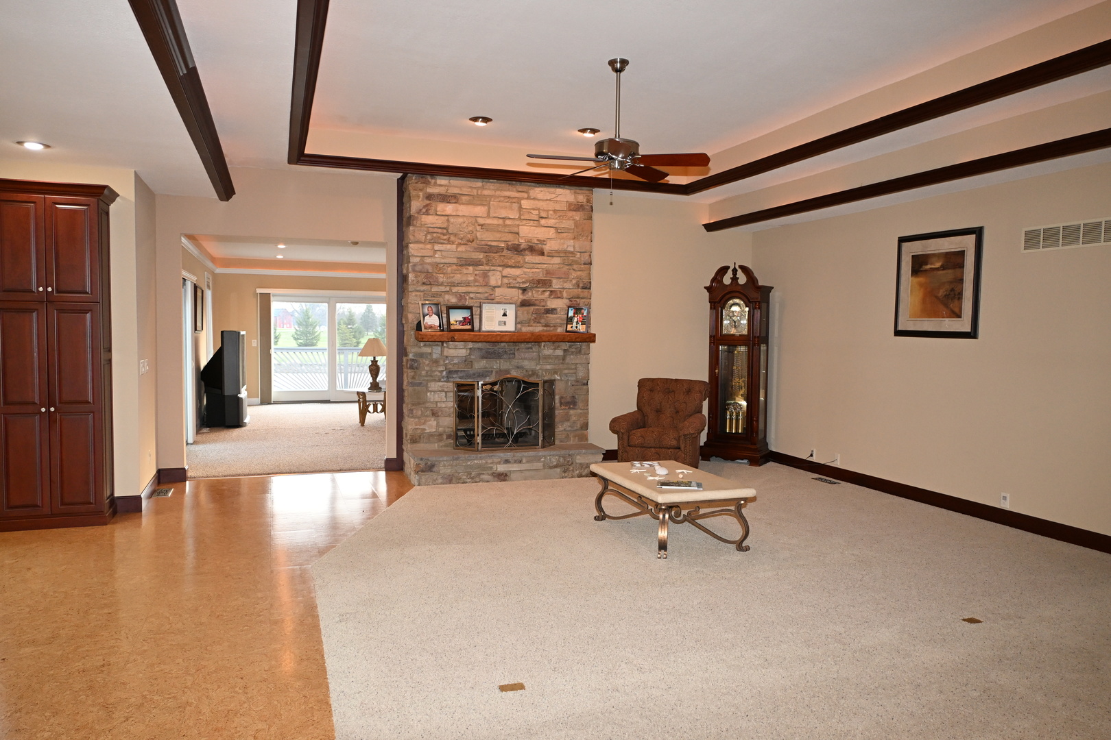17539 East 2600 North Road Lexington, IL 61753 - Photo 41 of 97 a view of a livingroom with couch and a window