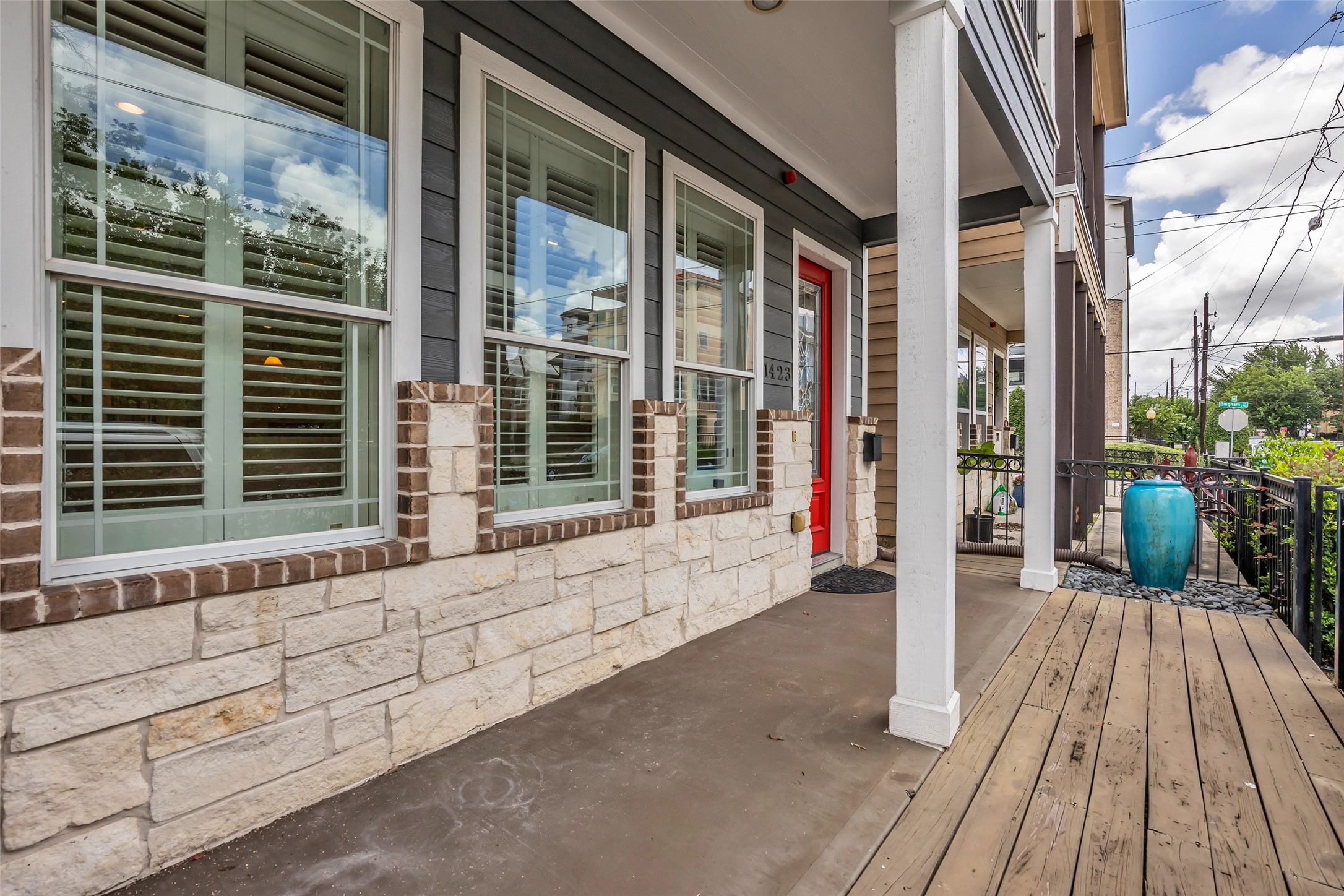 1423 Colorado Street Houston, TX 77007 - Photo 2 of 28 This inviting property features a well-planned layout with comfortable living spaces, practical finishes