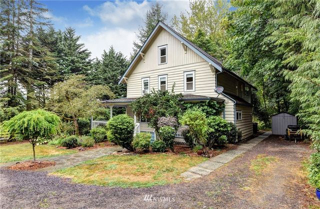 a view of a house with backyard and sitting area