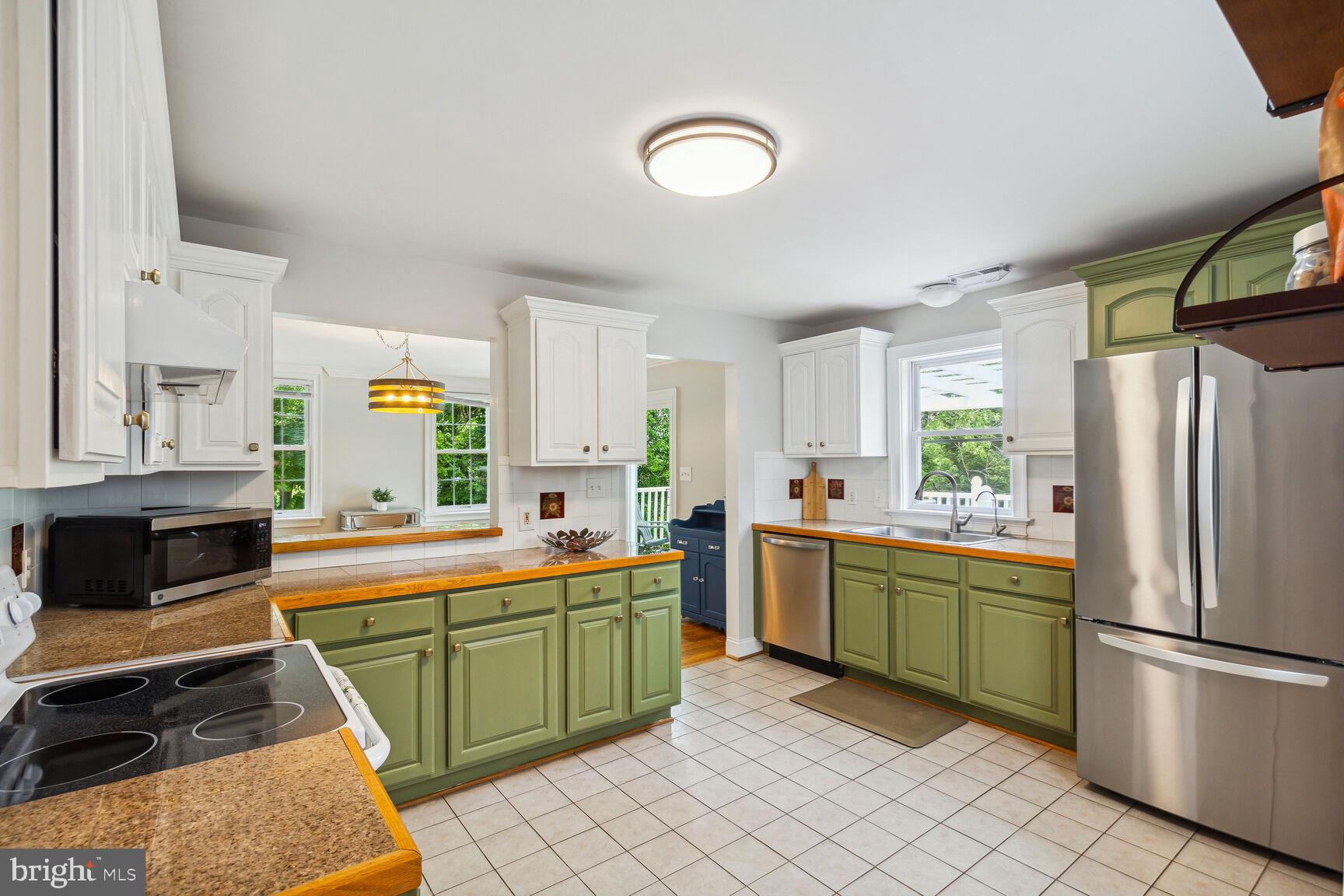 18221 Barnesville Road Barnesville, MD 20838 - Photo 11 of 41 Kitchen