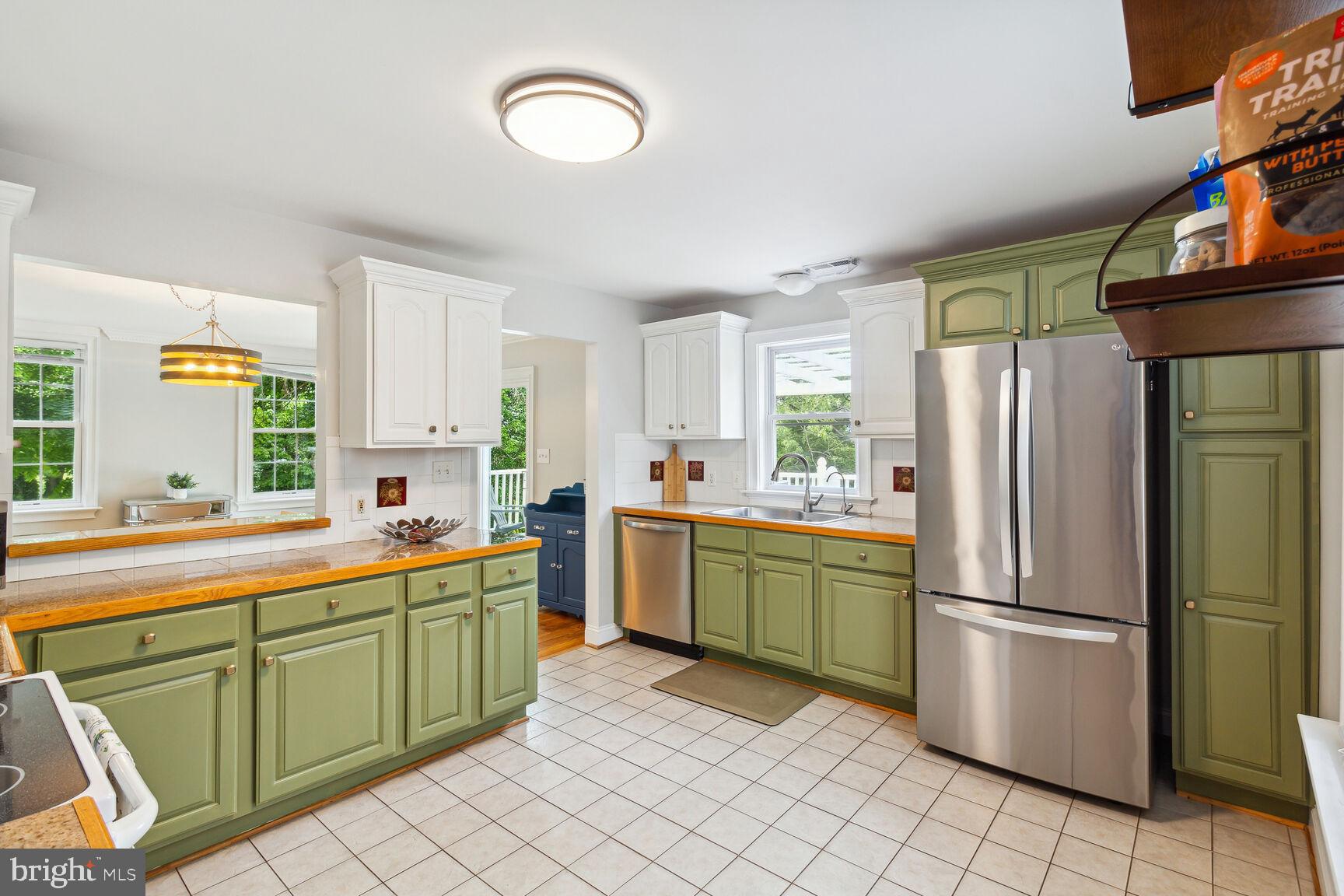 18221 Barnesville Road Barnesville, MD 20838 - Photo 12 of 41 Kitchen with updates appliances