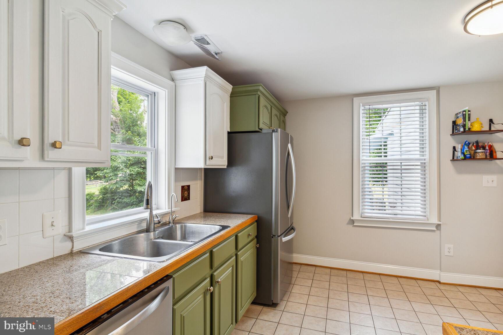 18221 Barnesville Road Barnesville, MD 20838 - Photo 15 of 41 Kitchen