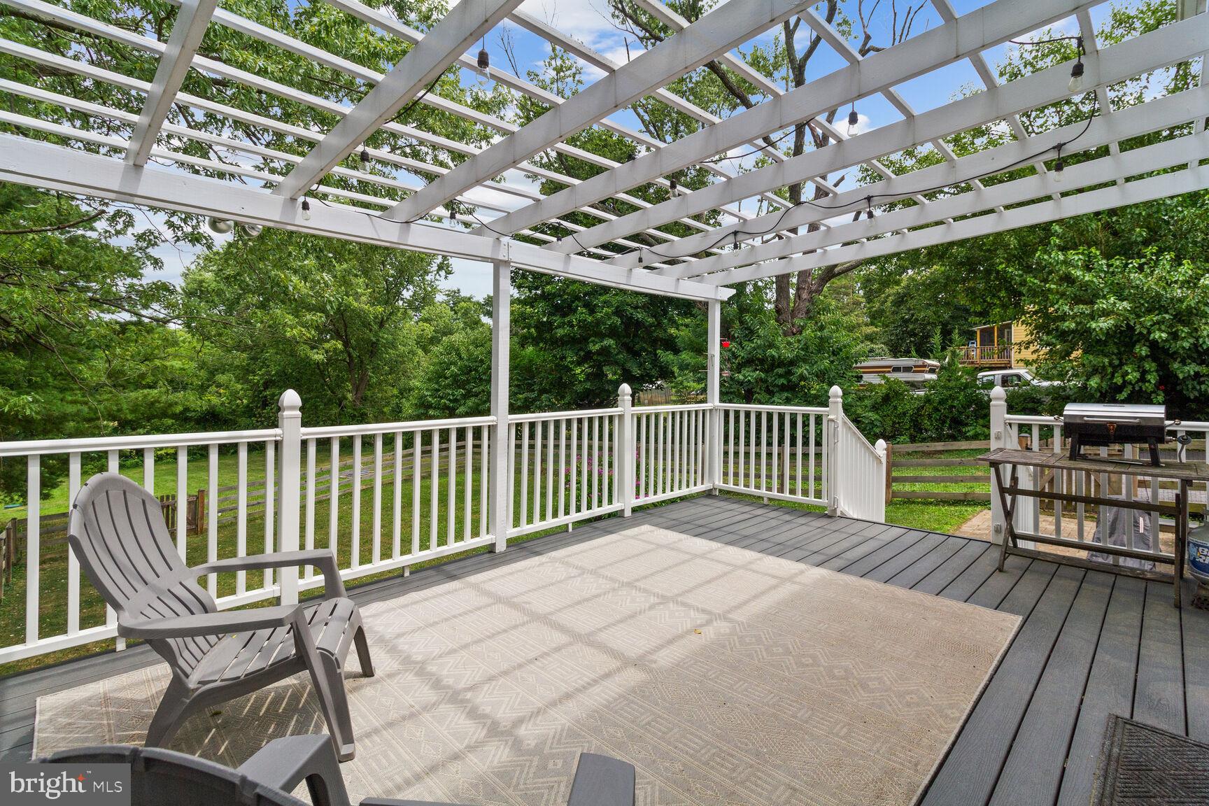 18221 Barnesville Road Barnesville, MD 20838 - Photo 20 of 41 Deck