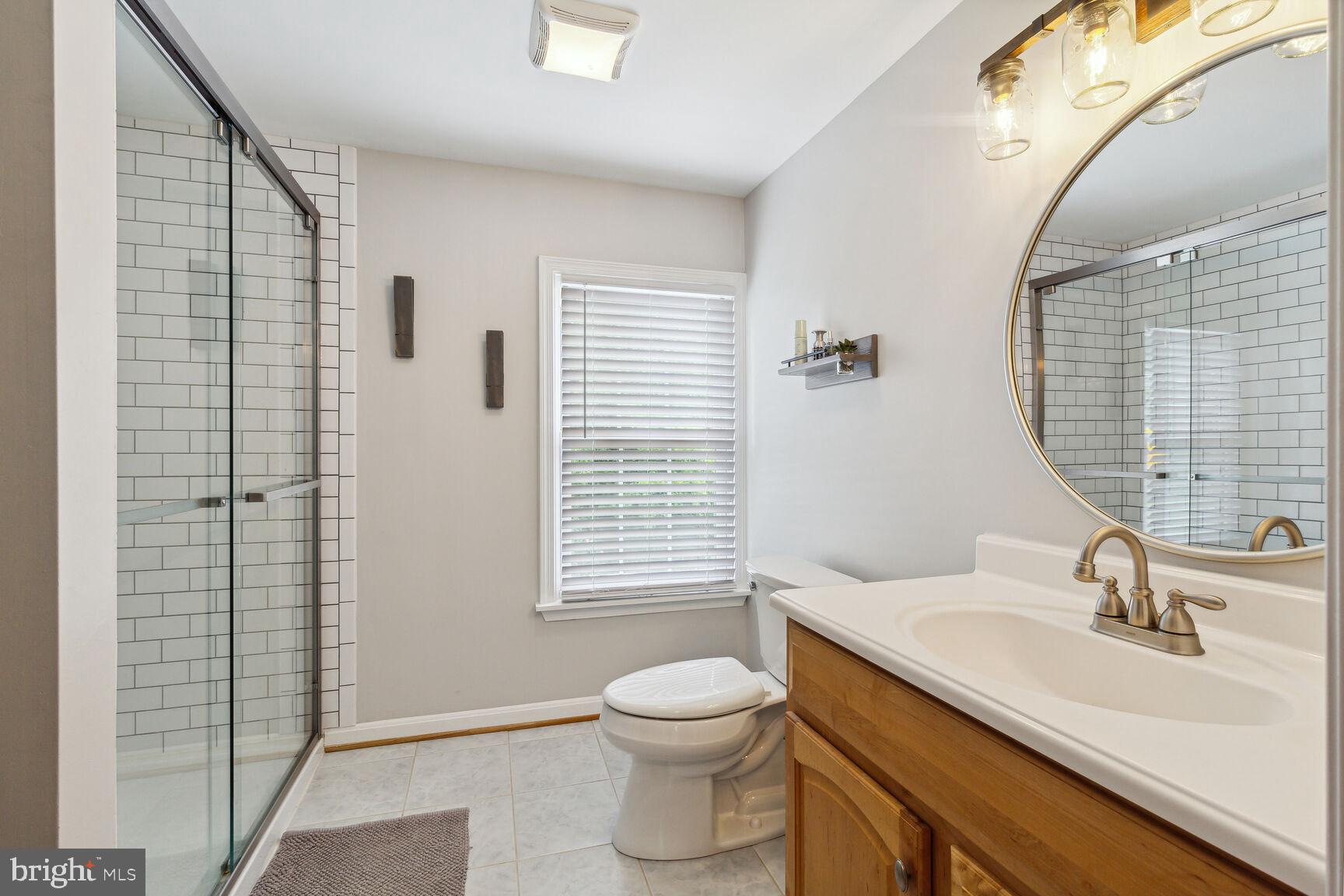 18221 Barnesville Road Barnesville, MD 20838 - Photo 29 of 41 Owner's en-suite bath