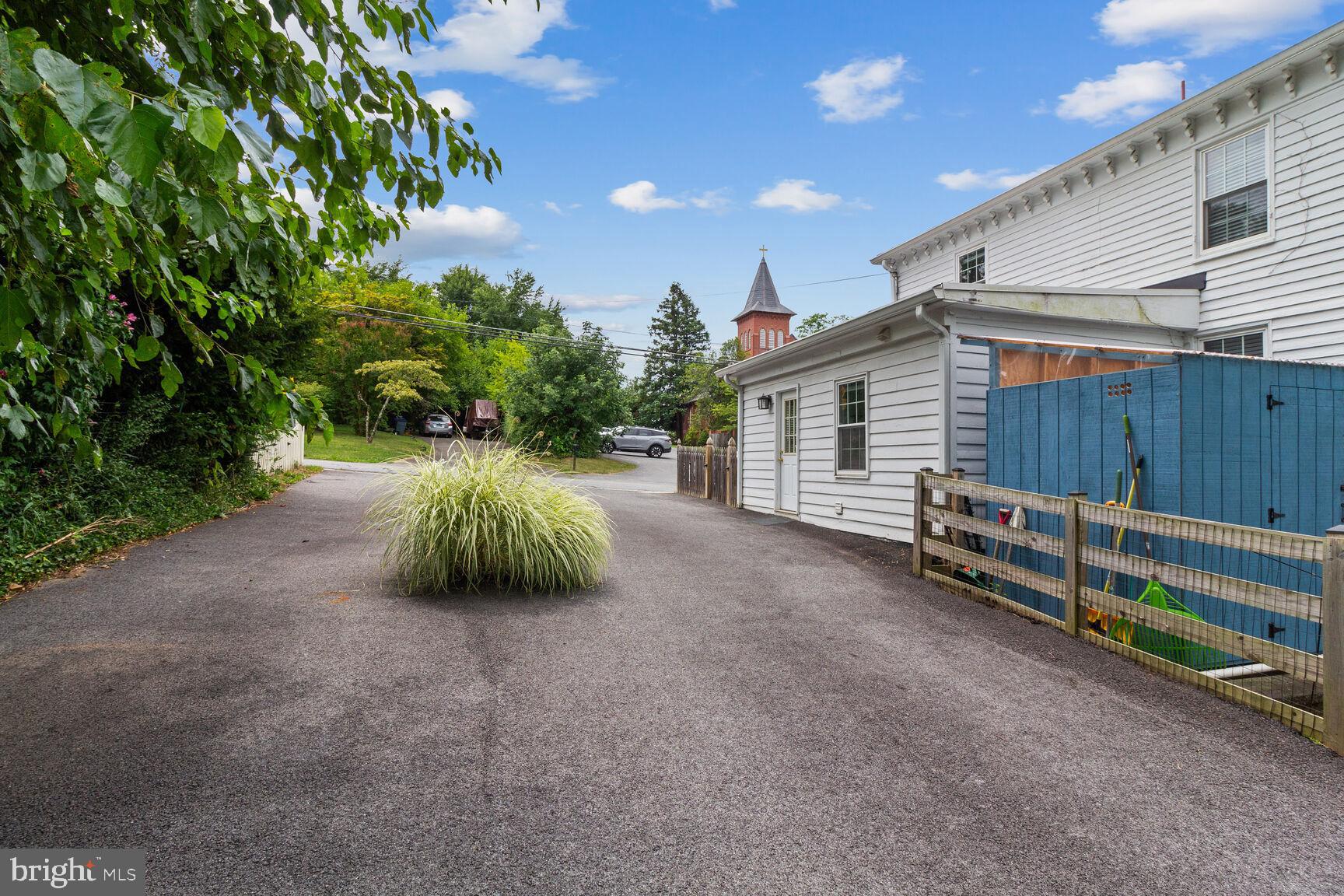 18221 Barnesville Road Barnesville, MD 20838 - Photo 37 of 41 Driveway