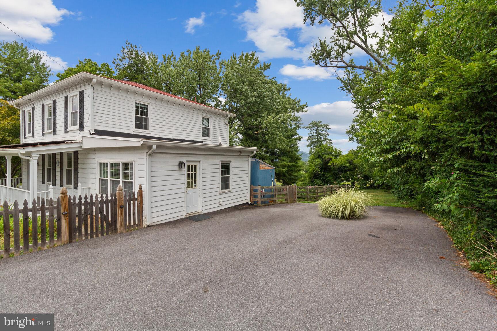 18221 Barnesville Road Barnesville, MD 20838 - Photo 4 of 41