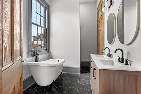 $1,275,000 | 2101 Esplanade Avenue, New Orleans, LA 70119