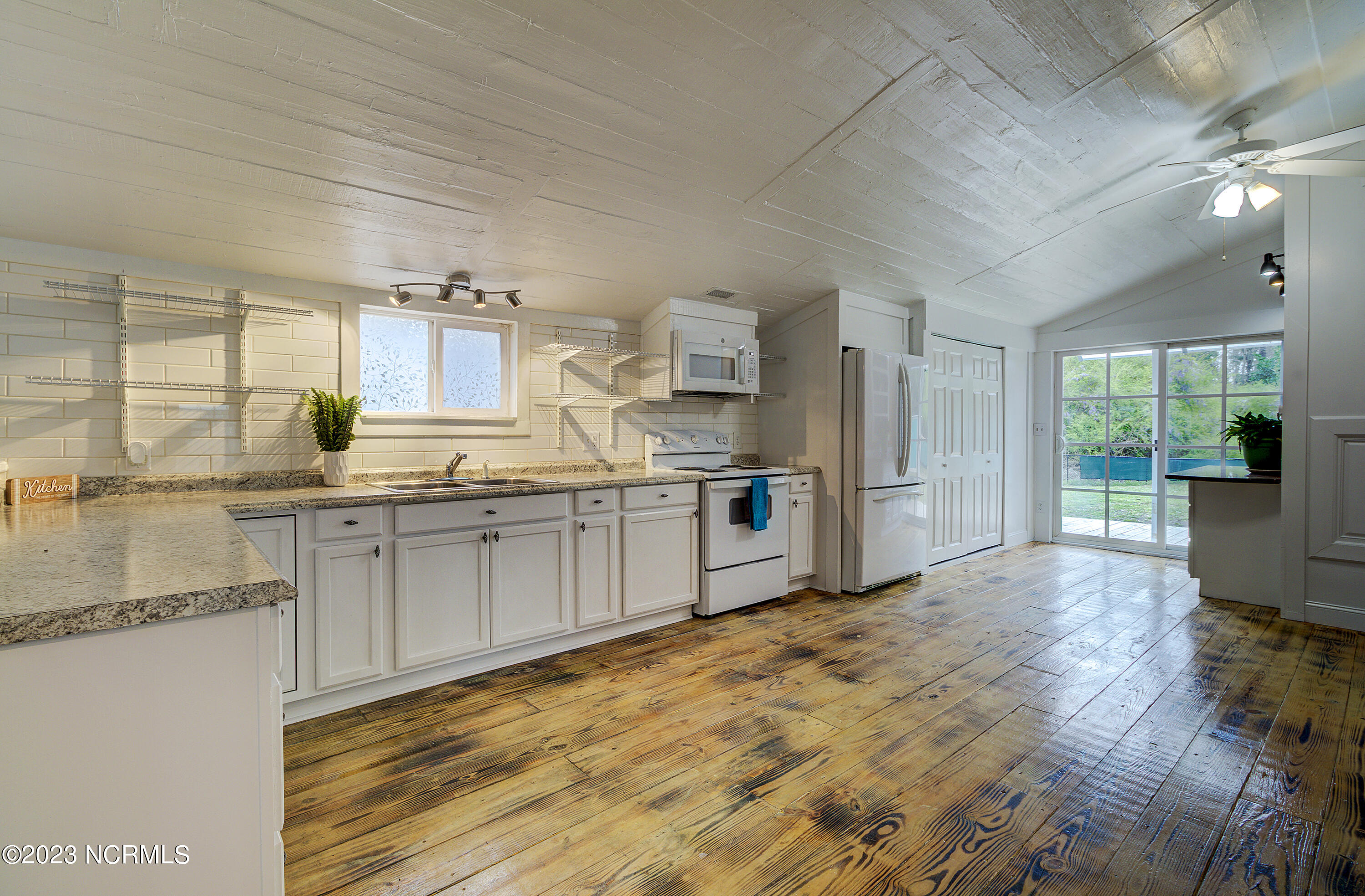 620 Middle Sound Loop Road Wilmington, NC 28411 - Photo 8 of 24 IMG_6149_50_51