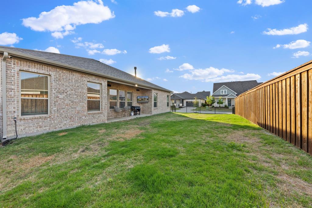 8808 Royal Star Road Rowlett, TX 75089 - Photo 35 of 40 a front view of a house with garden
