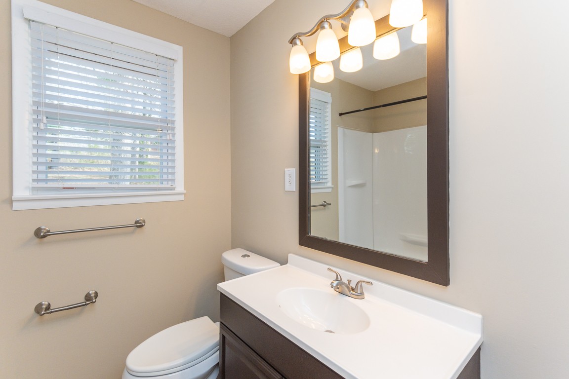 20 Binks Drive Clarksville, TN 37042 - Photo 20 of 35 a bathroom with a sink a toilet and mirror