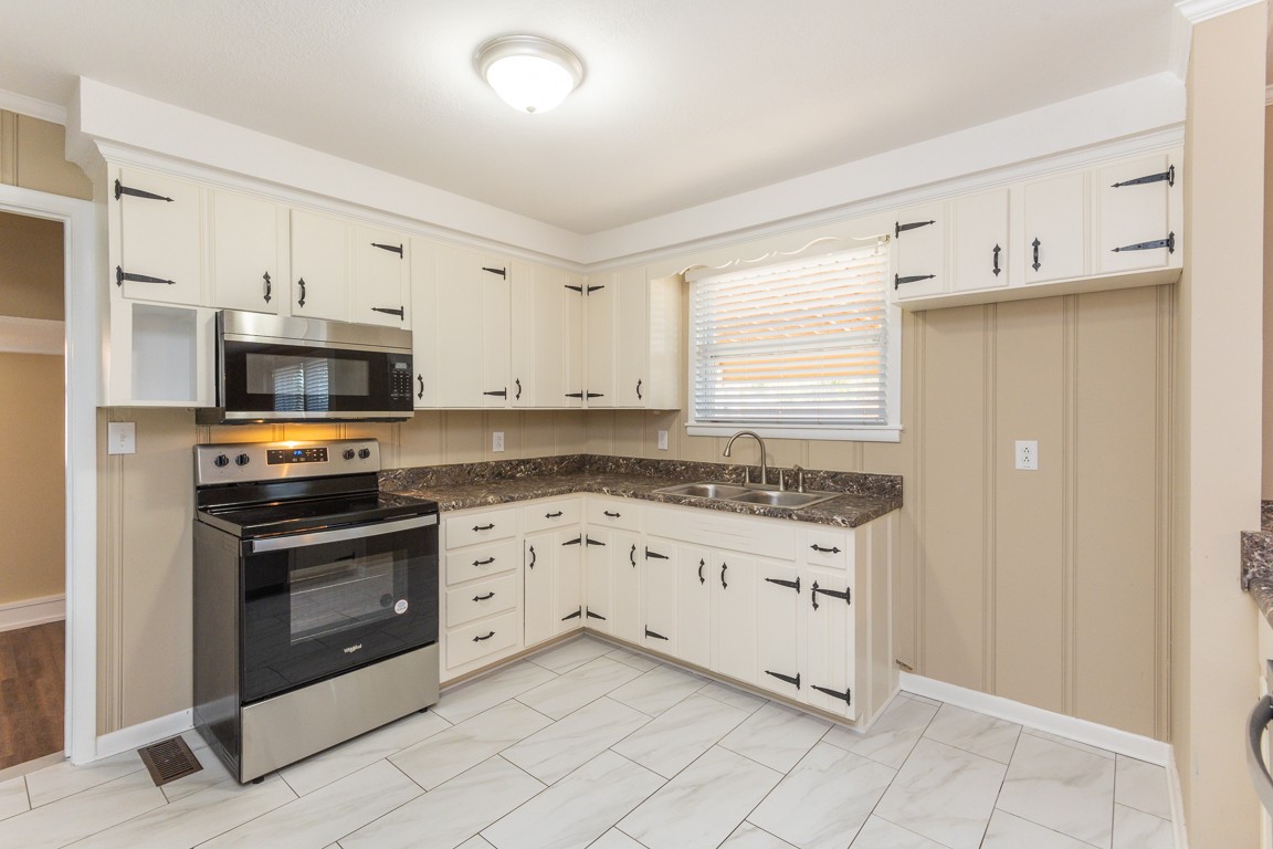 20 Binks Drive Clarksville, TN 37042 - Photo 10 of 35 a kitchen with granite countertop a stove sink and cabinets