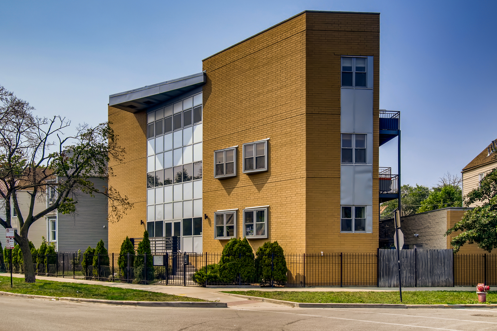 3744 West George Street, Unit D Chicago, IL 60618 - Photo 2 of 30 a front view of a building
