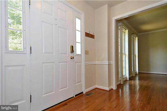 8153 Crest Road Laurel, MD 20723 - Photo 3 of 30 FOYER