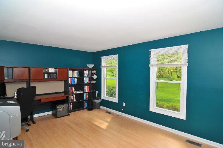 4073 Sharp Road Glenelg, MD 21737 - Photo 8 of 22 Living Room