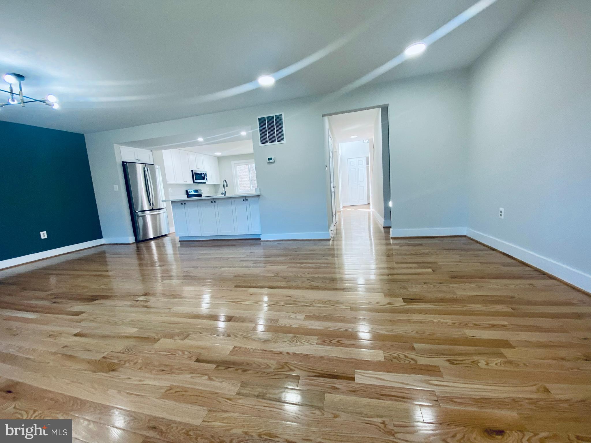 1423 Greenmont Court Reston, VA 20190 - Photo 2 of 31