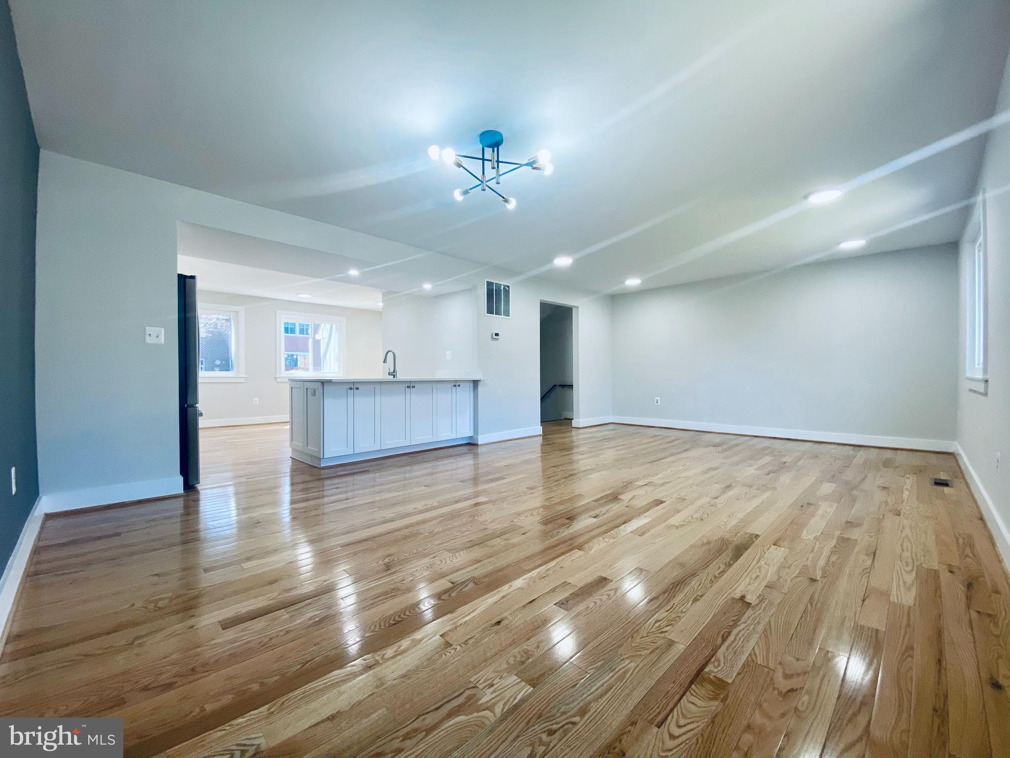 1423 Greenmont Court Reston, VA 20190 - Photo 3 of 31