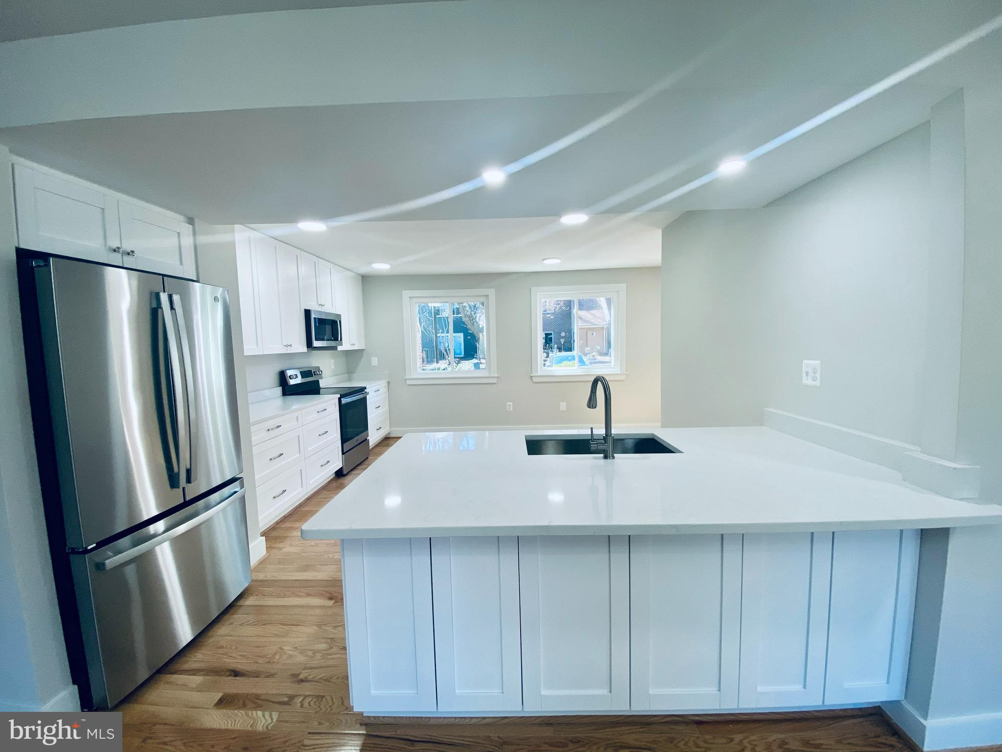 1423 Greenmont Court Reston, VA 20190 - Photo 4 of 31