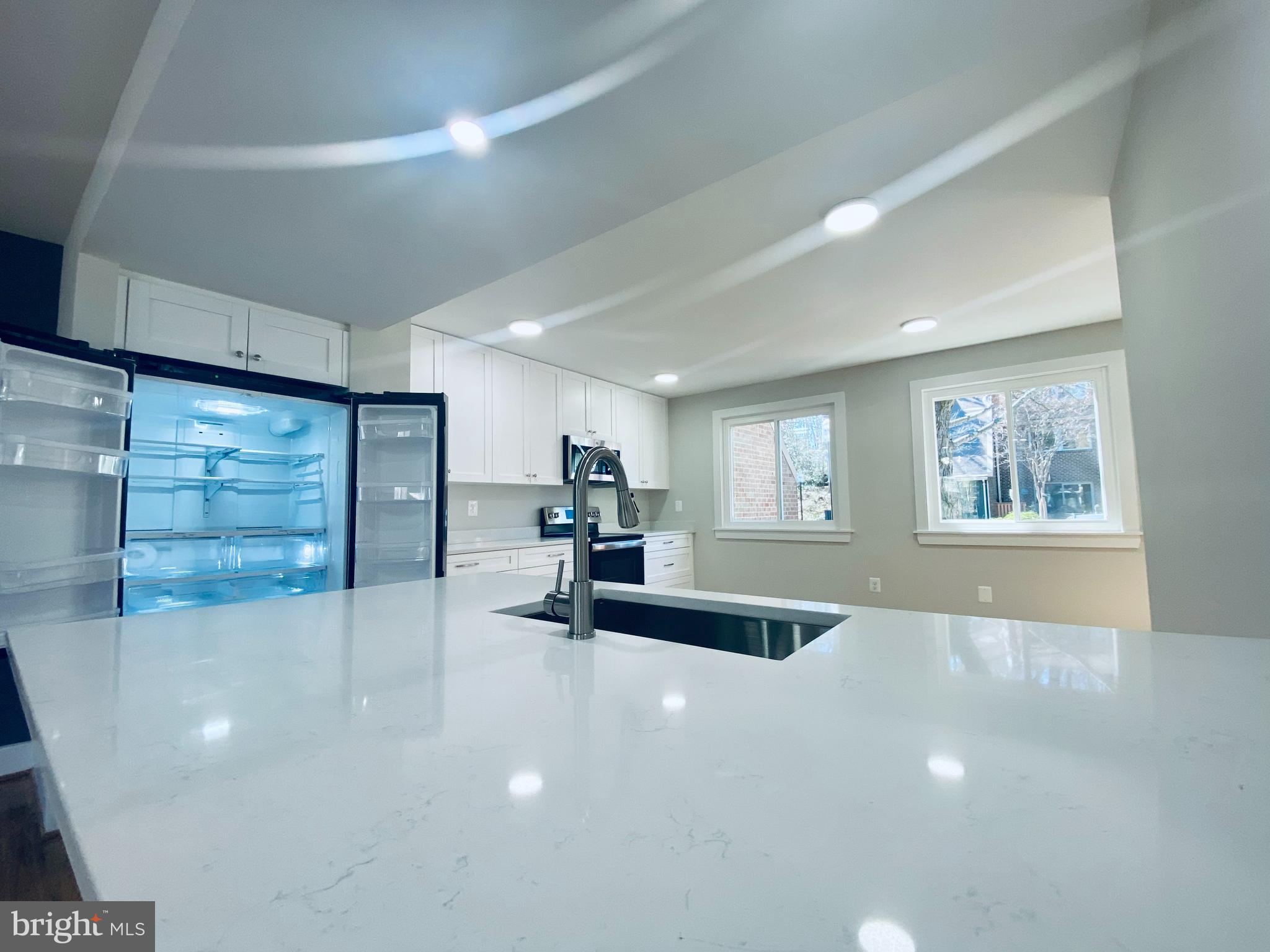 1423 Greenmont Court Reston, VA 20190 - Photo 5 of 31