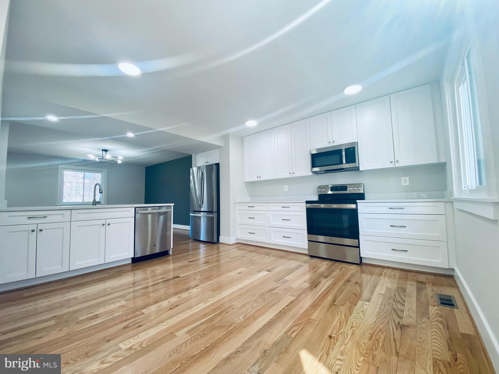 1423 Greenmont Court Reston, VA 20190 - Photo 6 of 31