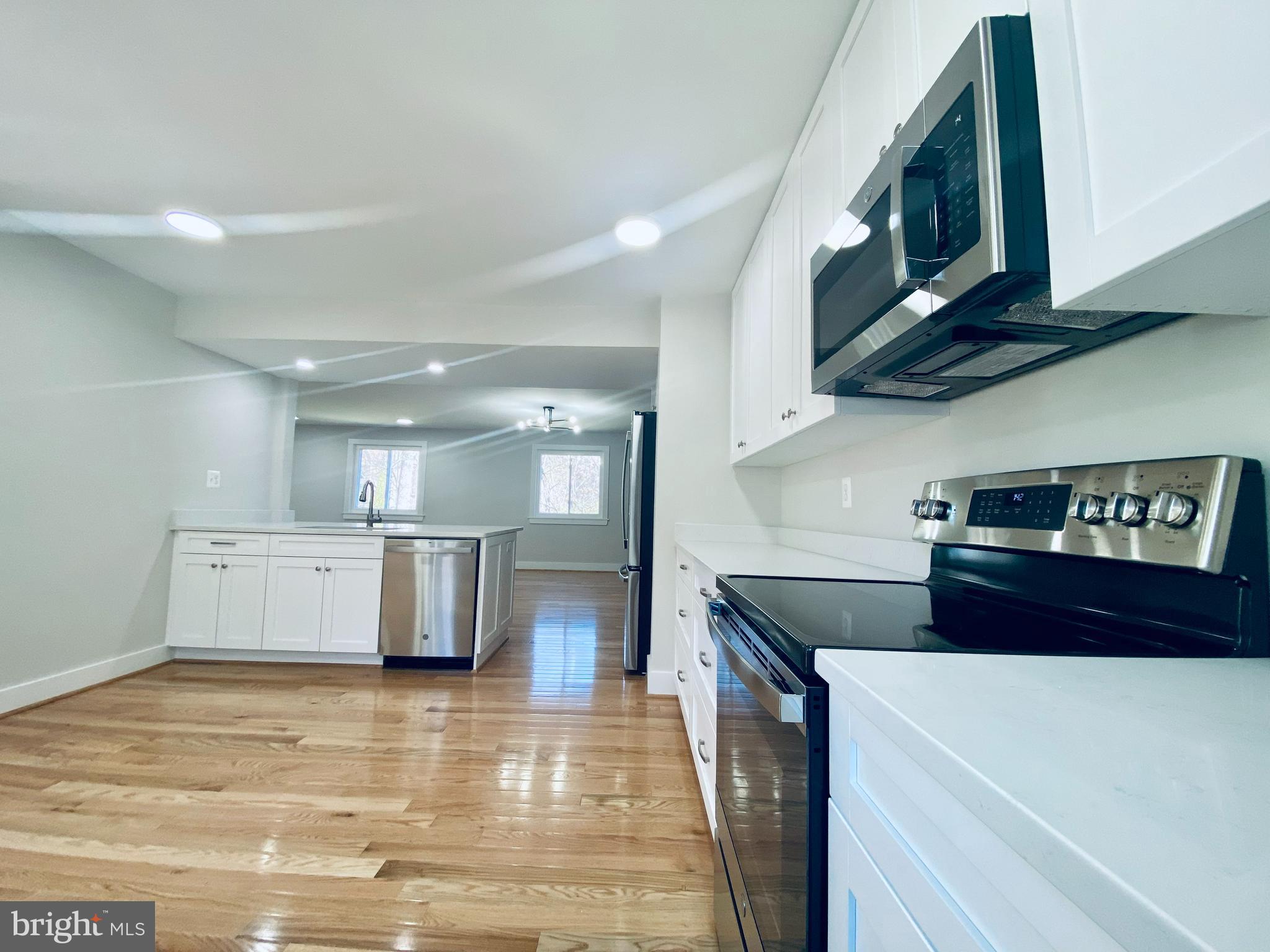 1423 Greenmont Court Reston, VA 20190 - Photo 8 of 31