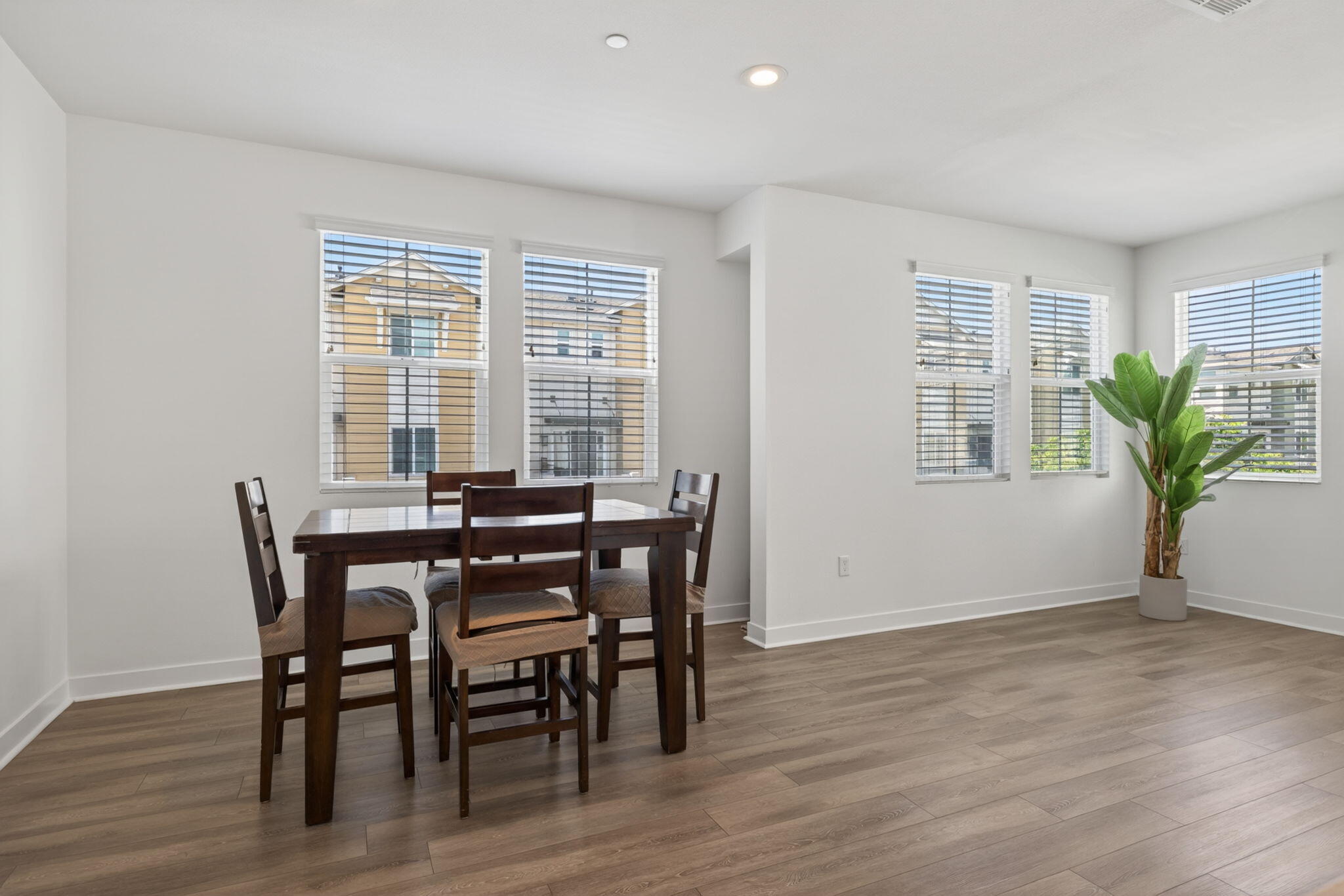 5680 Surfrider Way, Unit 101 Goleta, CA 93117 - Photo 16 of 37 Dining area / Family Room