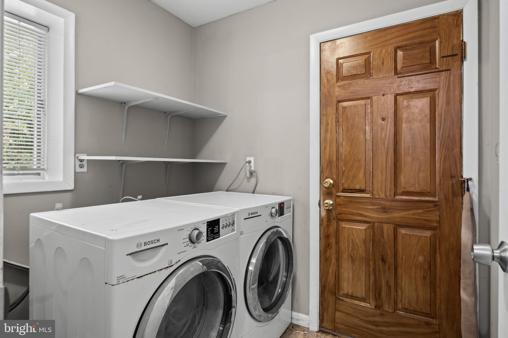 39 New Freedom Road Berlin, NJ 08009 - Photo 13 of 35 Laundry/Mud room