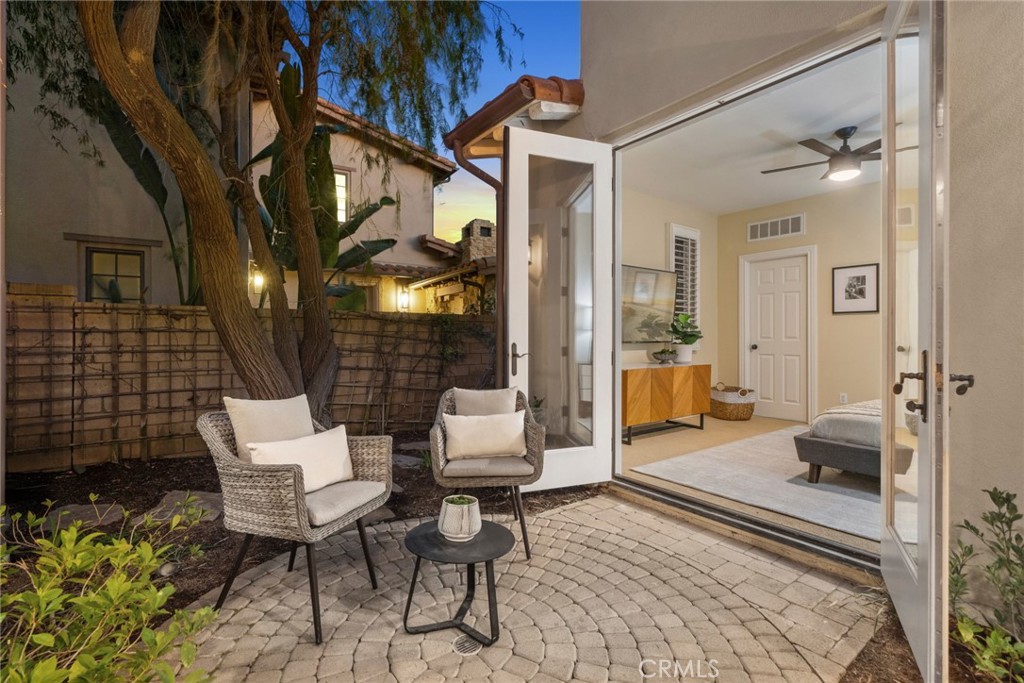 46 Silhouette Irvine, CA 92603 - Photo 21 of 42 a outdoor space with lots of tables and chairs