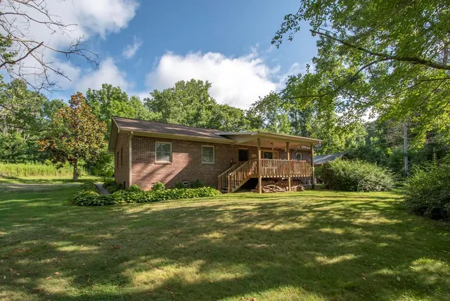 a view of a house with a yard
