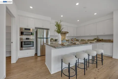 $1,598,888 | 5700 Central Parkway, Unit 202, Dublin, CA 94568