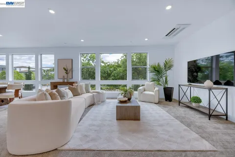 $1,598,888 | 5700 Central Parkway, Unit 202, Dublin, CA 94568