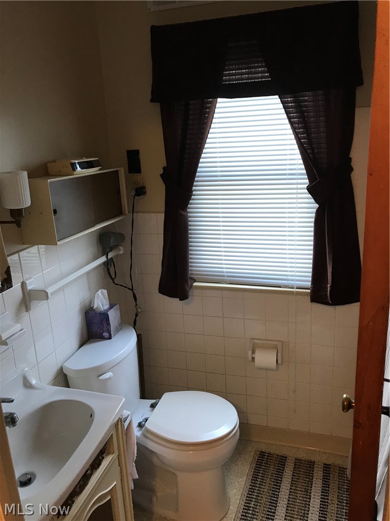 11715 Crofton Road Cleveland, OH 44125 - Photo 7 of 15 FULL BATH